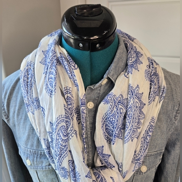 NWT OLD NAVY COTTON LIGHTWEIGHT SCARF WRAP BLUE PAISLEY TEAL YELLOW WOMEN OS - Picture 3 of 12